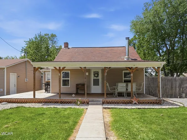 102 Wayne St, Waynesfield, OH 45896