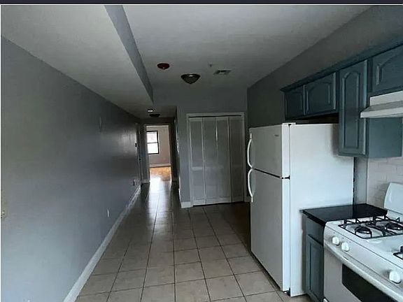 3rd image of 180 Ferry St #B3