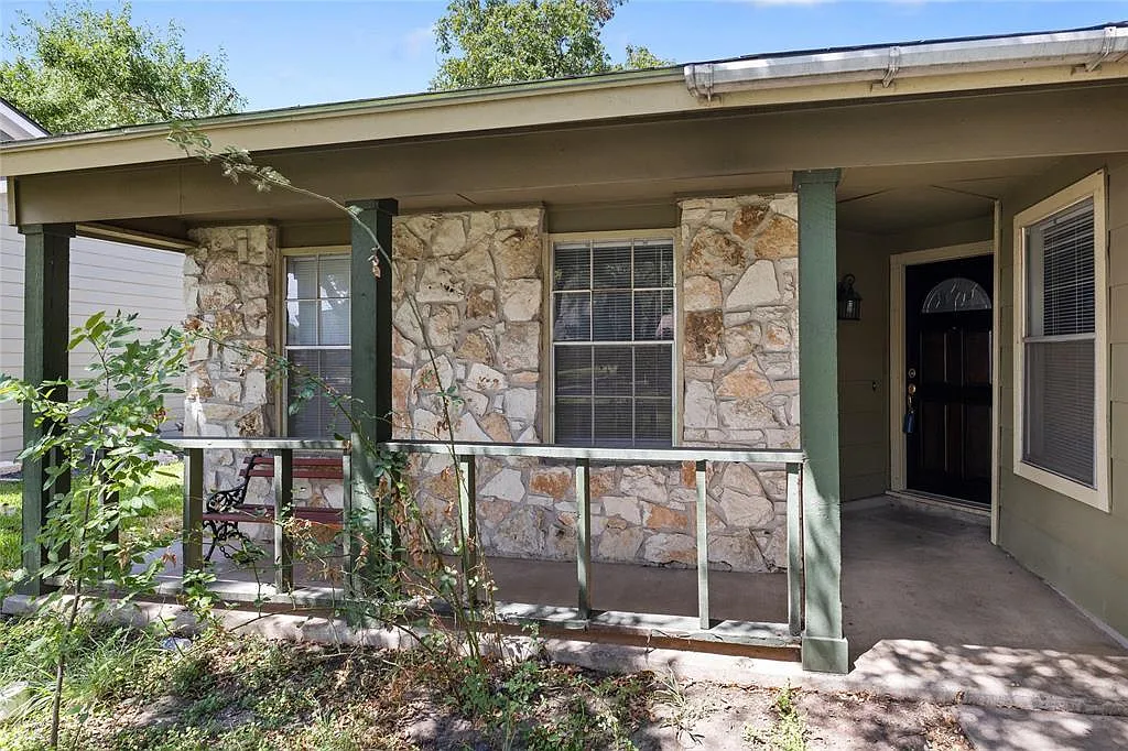 3 bed, 2.0 bath, 1594 sqft, $2,095 — Photo 4