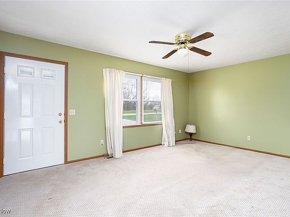 4th image of 110 Ferndale Dr