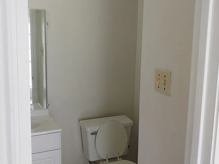 118 Oak Ridge Ave #D — Photo 8