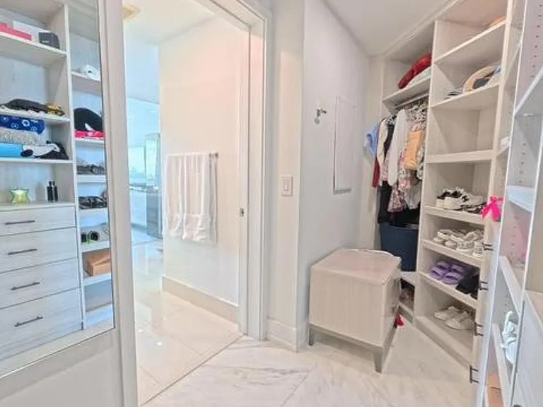 650 NE 32nd St #1601 — Photo 13
