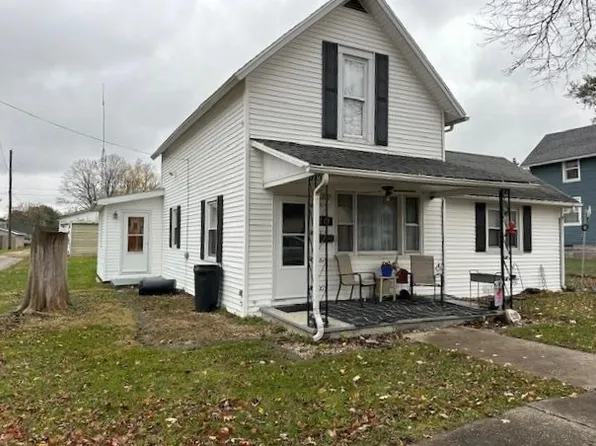 210 Holmes Ave, Rossville, IL 60963