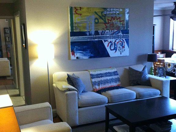 Living room (reverse angle)