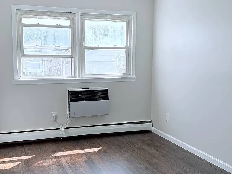 158 Burns Ave — Photo 2