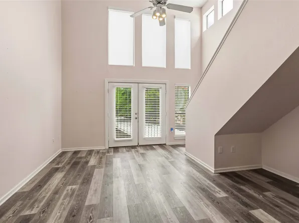5111 Manett St APT 207, Dallas, TX 75206