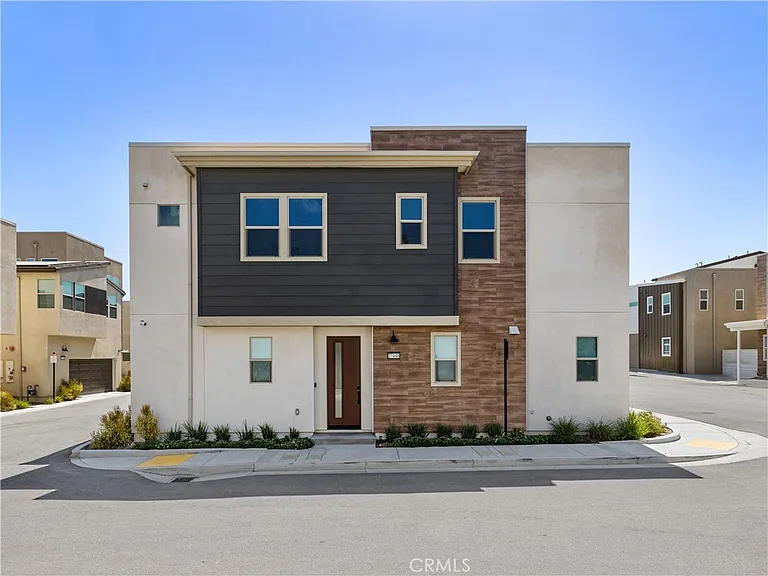 27448 Pioneer Ct — Photo 1