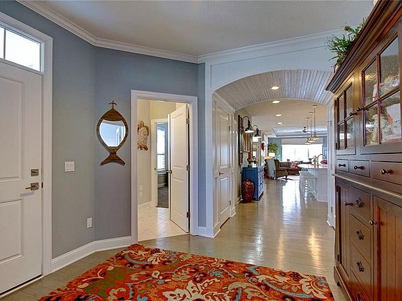 4th image of 2541 N Chateau Dr