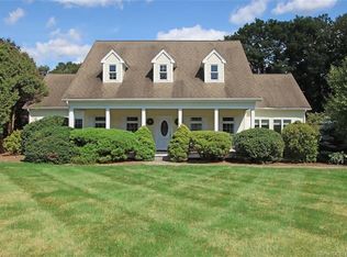 18 River View Ln, Woodbury, CT 06798