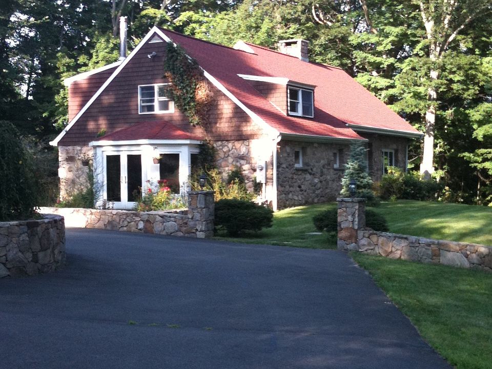 2nd image of 10 Magellan Ln
