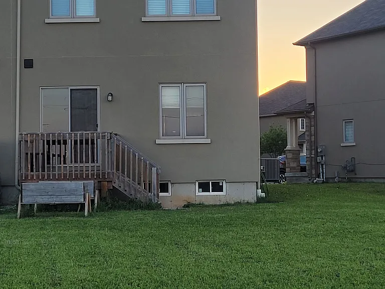 118 Flagg Ave — Photo 3