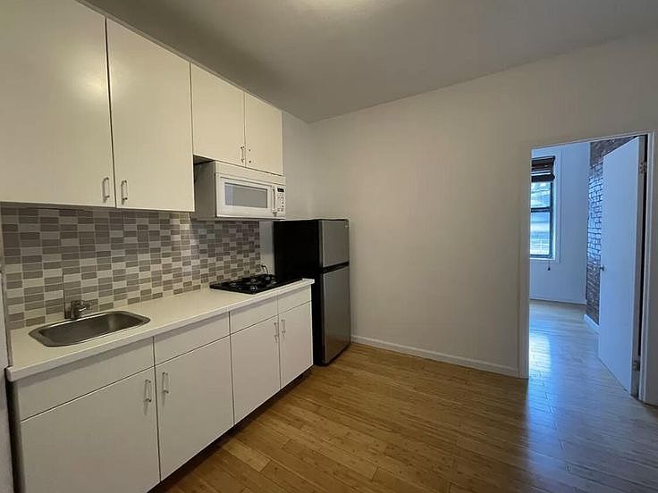 2nd image of 2476 39th Ave