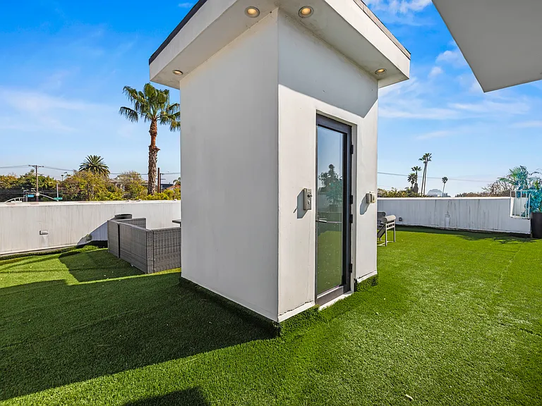 12125 W Sunset Blvd — Photo 36