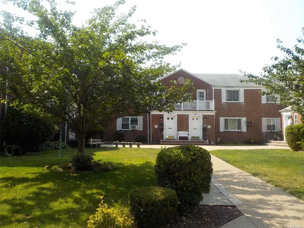 260-09 75th Avenue 2nd fl, Glen Oaks, NY 11004