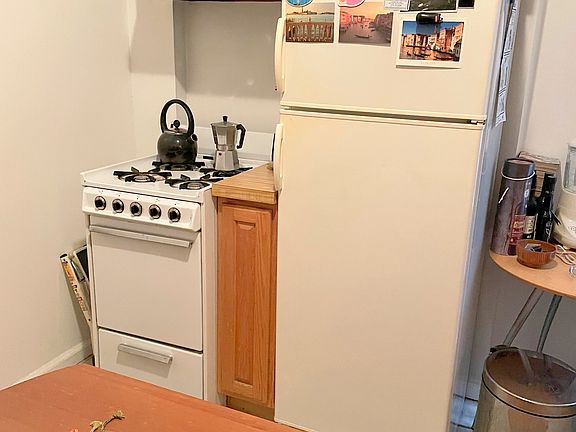 4th image of 225 W 16th St APT 3C