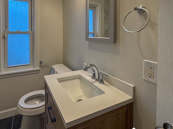 5th image of 16595 Ardmore St