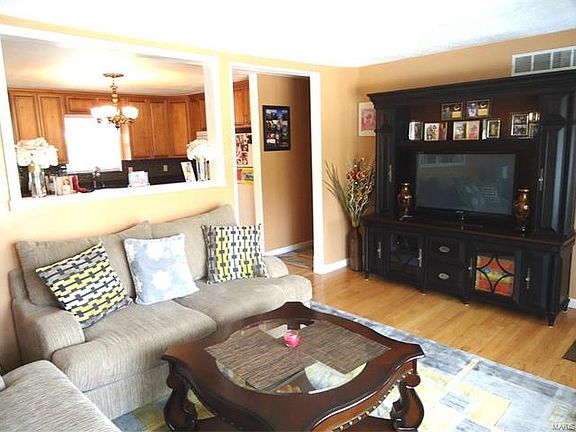 5th image of 1023 Camelot Gardens Dr