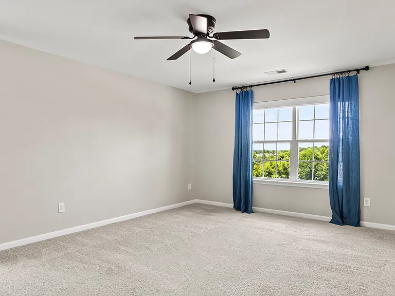 5009 Glenellen Way — Photo 38