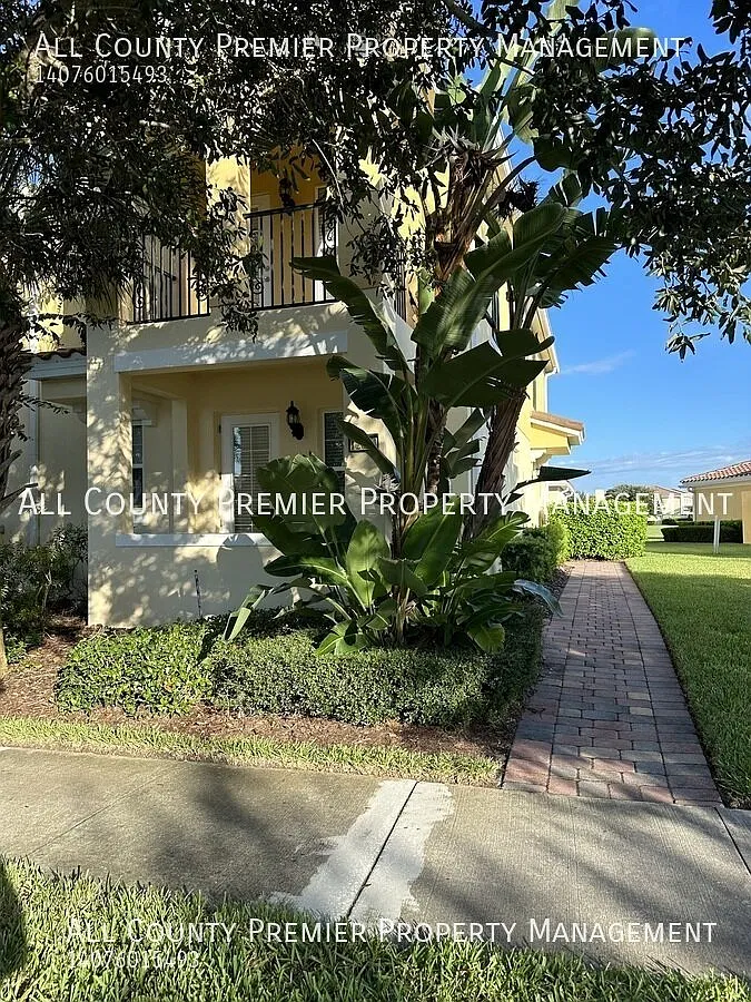 Beautiful 4 Bedroom 3 Bath Townhouse! Apply Today! — Photo 1