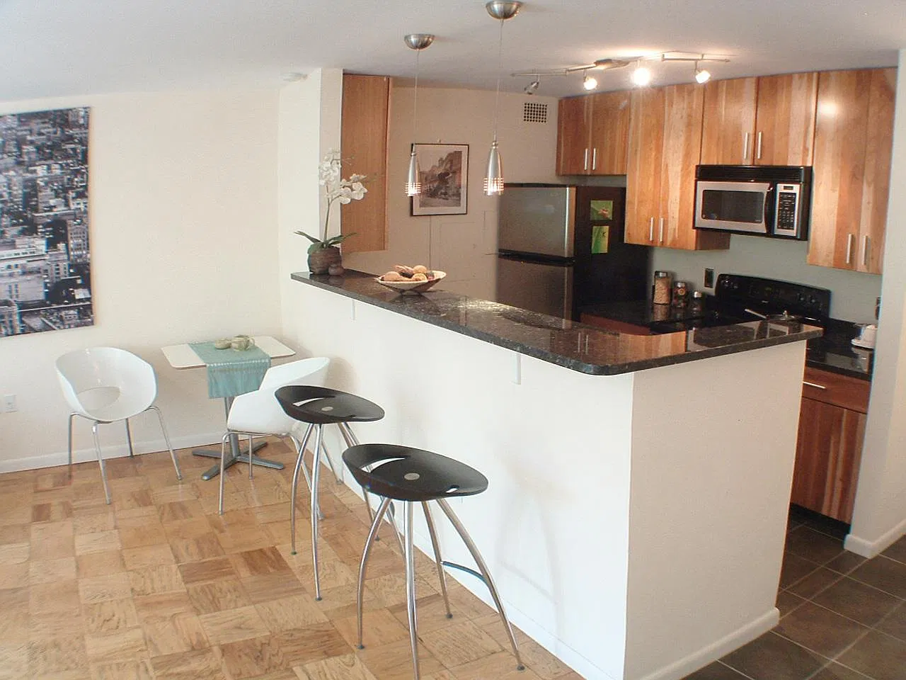 2501 Calvert St NW — Photo 2