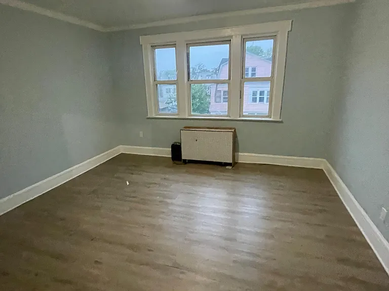 78 Schuyler Ave #3 — Photo 2