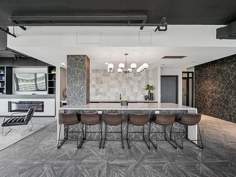 Aston Chicago — Photo 26