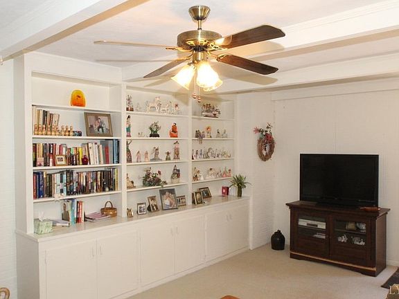 5th image of 1128 Lakeview Dr