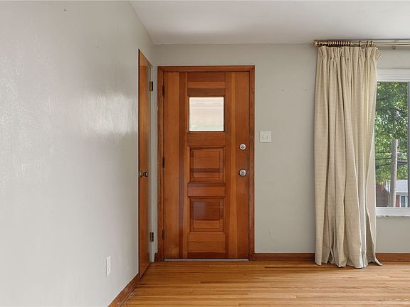 5th image of 4549 Gates Dr