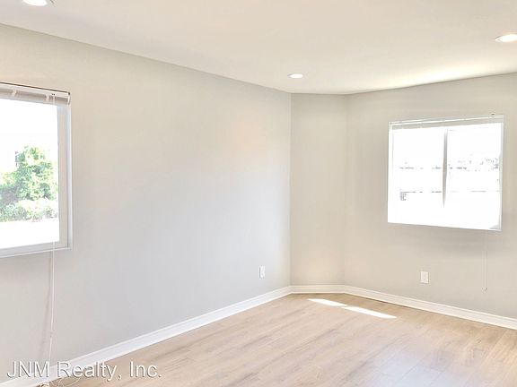 5th image of 5646 Lexington Ave