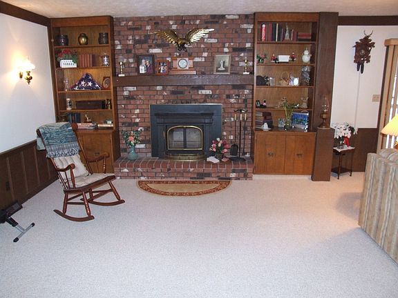 3rd image of 8862 Beechwood Dr