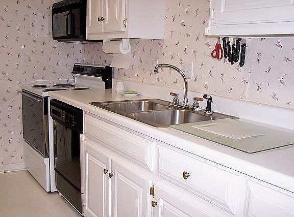 Part of kitchen before 