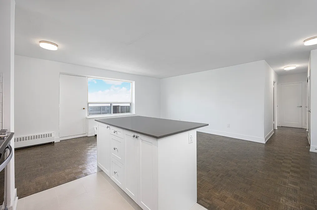 95 Paisley Boulevard West — Photo 1