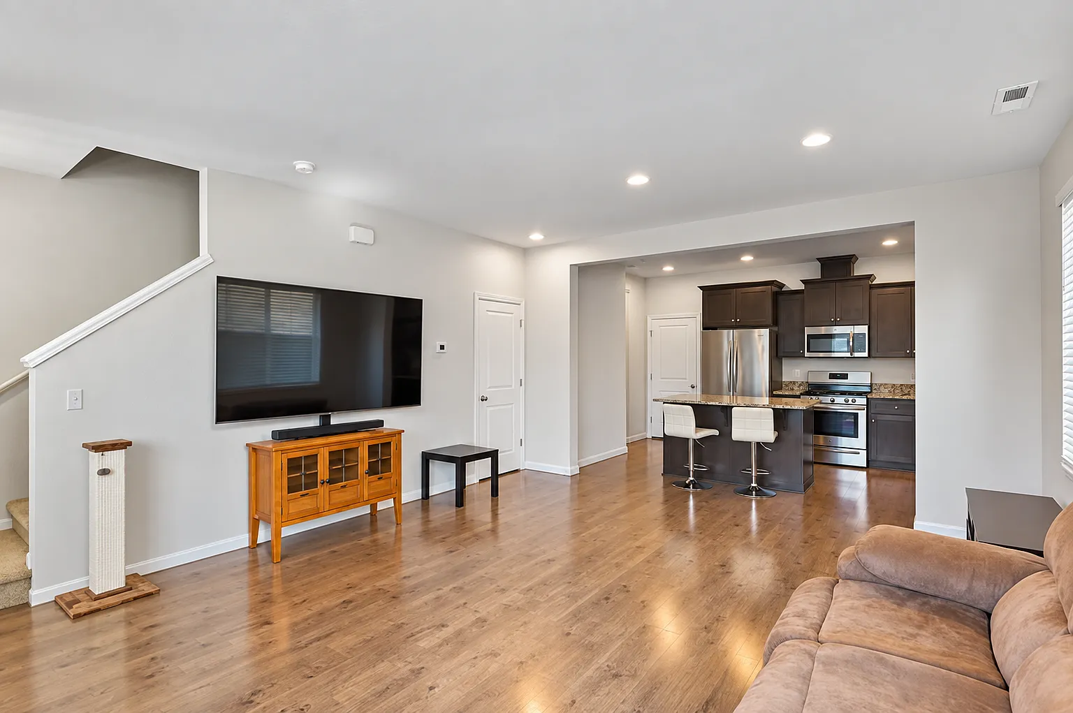 3 bed, 2.5 bath, 1561 sqft, $2,650 — Photo 4