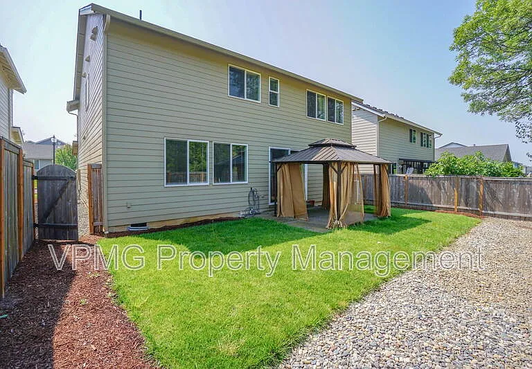 6301 N 89th Ave — Photo 42