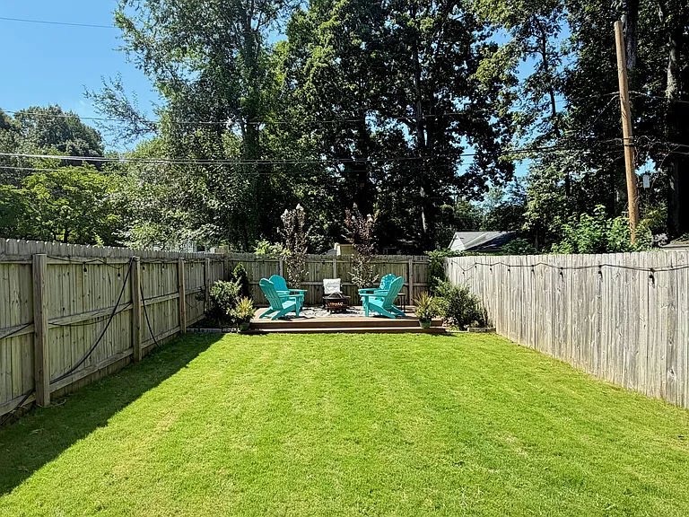 McArthur Ave — Photo 17