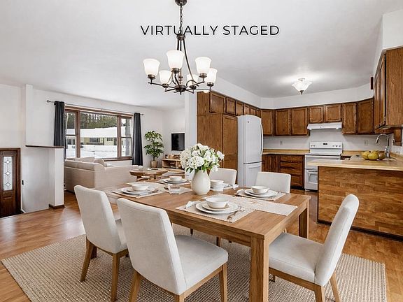 2nd image of 1301 SPRUCE DRIVE