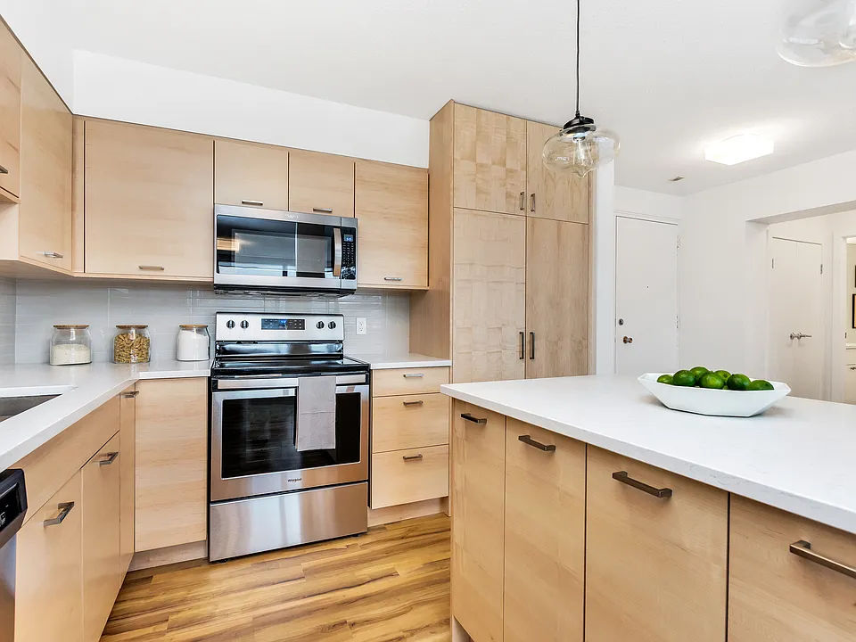 25 Woodridge Cres