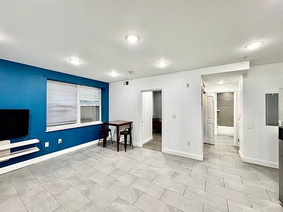 4th image of 925 N Broad St #2C