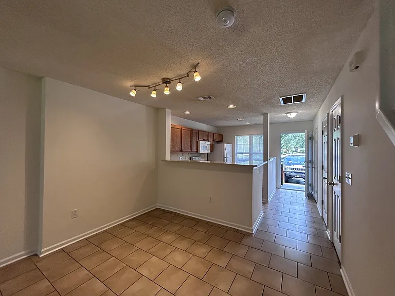 957 Pendant Cir — Photo 11