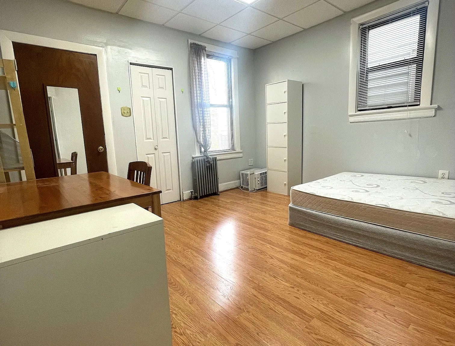 800 Pavonia Ave — Photo 1