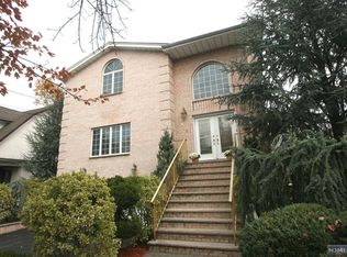 957 Maple Ave, Ridgefield, NJ 07657