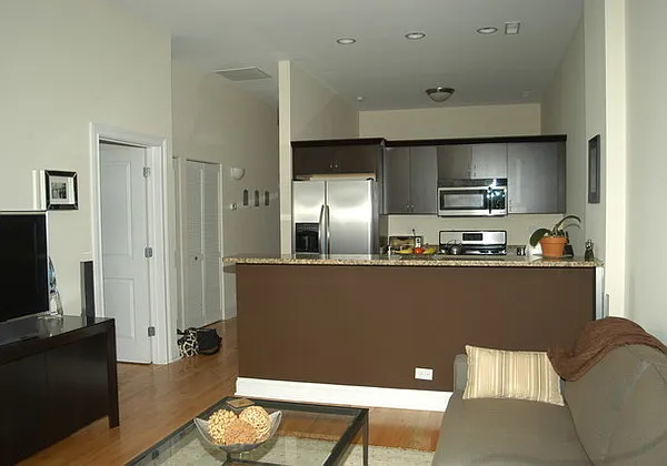Building Photo - 918 W Belmont Ave #404