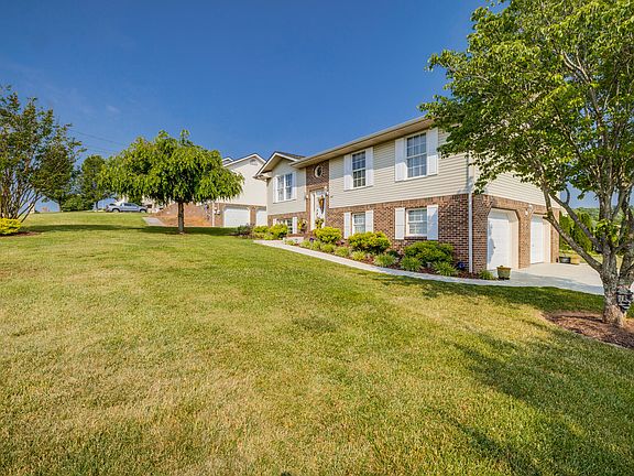 3rd image of 243 Chickasaw Cir
