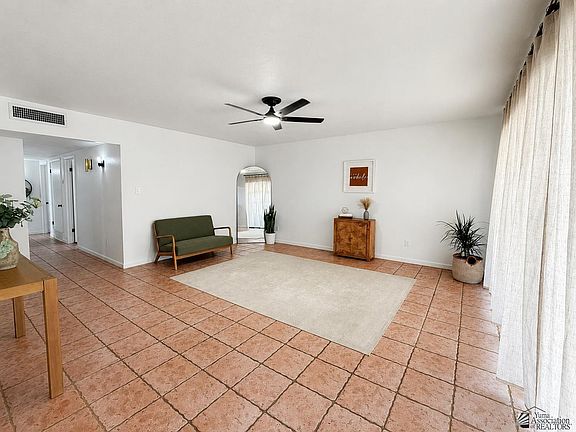 5th image of 711 E 26th Pl