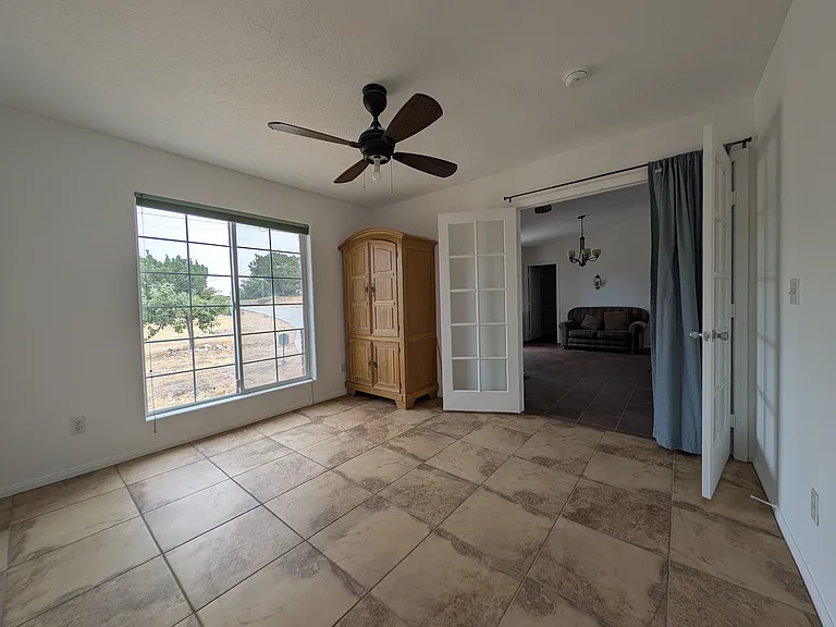 Sitting room/office space/optional 4th bedroom