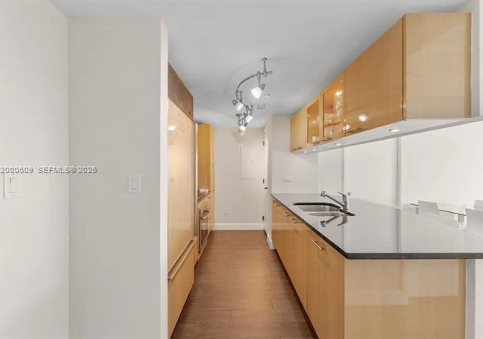 6801 Collins Ave CU-LPH10, Miami Beach, FL 33141 — Photo 4