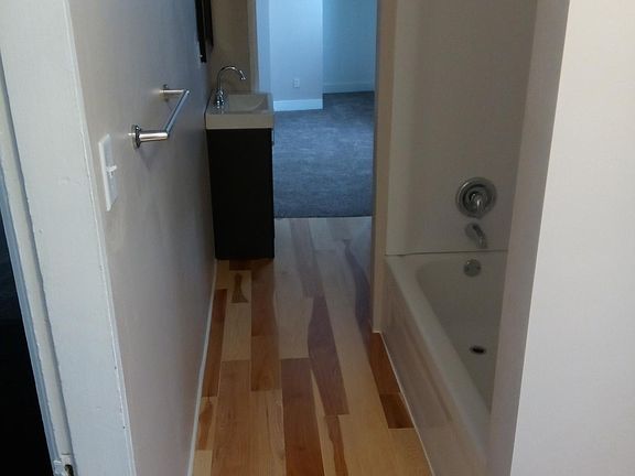 5th image of 722 West Ave #1