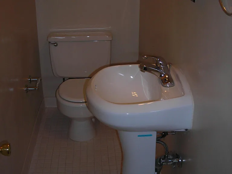 319 A St NE #2 — Photo 8