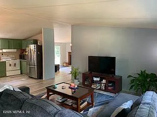115 Greer Ln — Photo 4