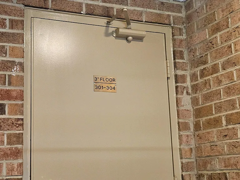 11419 Commonwealth Dr #302 — Photo 3